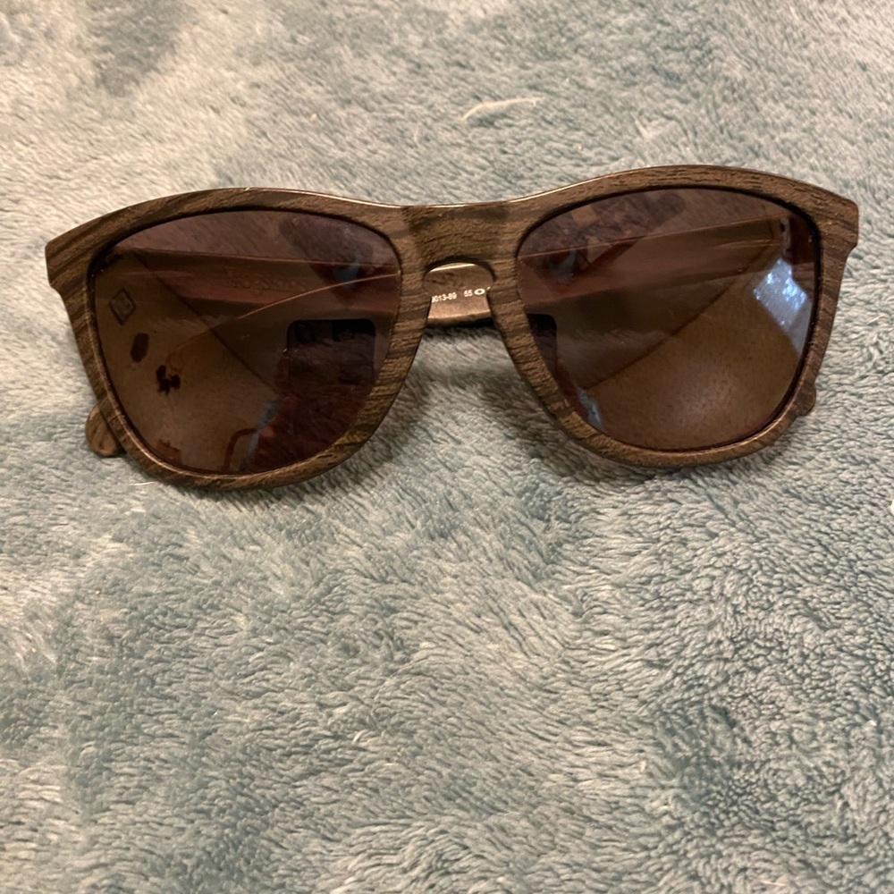 Oakley sunglasses unisex , great condition new without tags